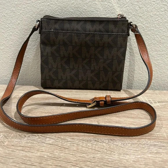 Michael Kors Signature Brown Logo Bag - Picture 4 of 13